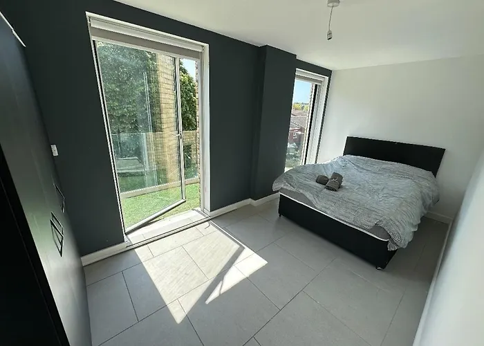 Stunning Clapham Two Bed Flat
