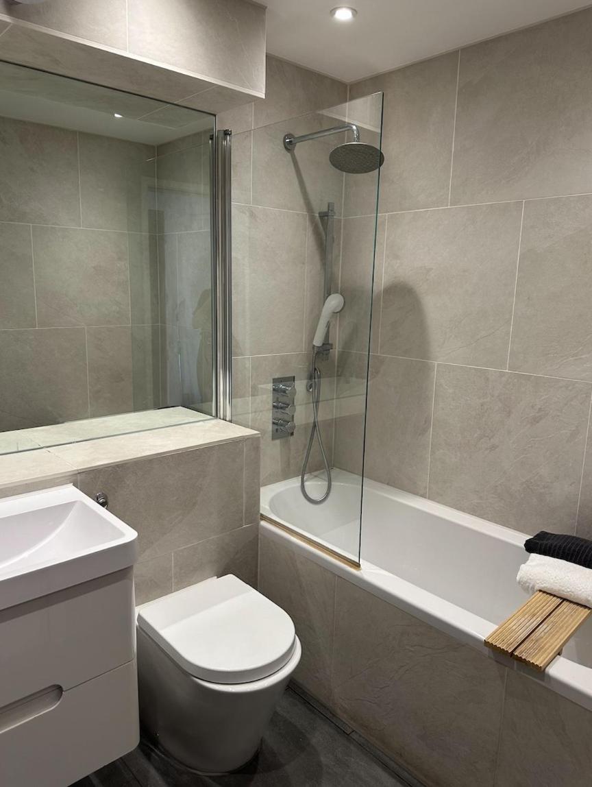 Stunning Clapham Two Bed Flat Apartment *